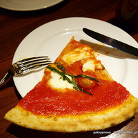 Serafina NEW YORK さいたま新都心店 - マルゲリータ　Ｄ.Ｏ.Ｃ トマトソース　
                  イタリア直輸入の”フィオールディラッテ”モッツァレラ、チェリートマト、バジル