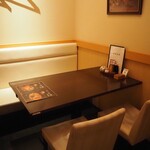 秋田比内地鶏生産責任者の店　本家あべや - 店内（個室テーブル）