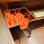 たつ屋 - 他ではいただいたことのない風味の"紅生姜"。