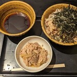 なぜ蕎麦にラー油を入れるのか。 - 料理写真: