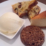 San-rin-sya - 「デザート　プレート　Ｃ」バニラアイス、ハーフチーズケーキ、セサミクッキー、南瓜＆さつまいものケーク・サレ　