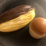 石窯パン工房 サンメリー - 料理写真:左、エクレア 右、口福ばたーあんぱん