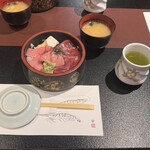 鮨政 - 中トロ赤身丼　具だけ大盛り