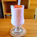 築古喫茶 - いちごの甘酒ヨーグルトシェイク※季節限定