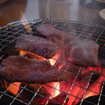 Sankaien - 牛タンから焼きます☆　炭火焼、火加減注意！