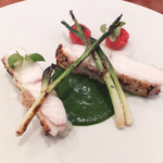 御影 ジュエンヌ - メインディッシュ～本日のお魚料理～ヒラメに春菊のソース トマトのコンフィ、ギョウシャニンニクを添えて