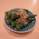 豆皿おばんざい七福 - 出汁漬けオクラ ¥500