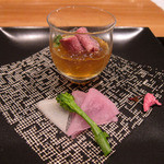 時の宿 すみれ - 外ももロースト雪うるいとコンソメジュレ