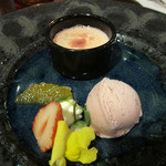 時の宿 すみれ - いちごのアイスクリームとパンナコッタ