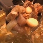 大衆酒場うな - 新メニューの牛スジ煮込み。塩味。ニンニクが丸々入っています。