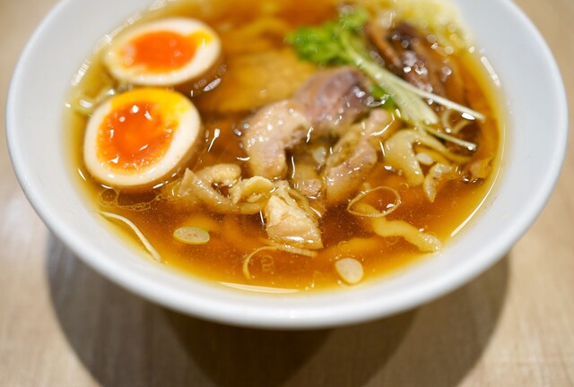 鬼面　茶碗？　丼？　鬼瓦風 Oyadori Chuka Soba Ayagawa Honten - Ebisu/Ramen | Tabelog