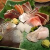 新橋 いっぱし - お造り盛り合わせ（熟成　真鯛・熟成　カンパチ・炙りサーモン・カツオのたたき・あじ・サワラ・漬マグロ・金目鯛・平目・白いか・生くらげ）
