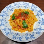 生麺工房 鎌倉パスタ - 料理写真:フレッシュバジルのトマトソース・
フェットチーネに変更。単品。
