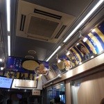 日清ラ王　袋麺屋 - 電車内をイメージした天井