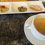 イタリアンキッチン ダイスケ - 前菜とスープ。これで1000円以内は凄いね