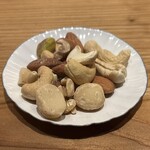 ワインと伊勢のお酒 斎庭 - ナッツ♪