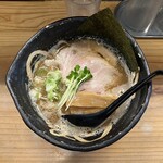 麺屋 蝉 - 煮干しらーめん 930円
