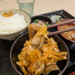 ゆで太郎 - 料理写真:もつ炒め定食