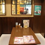 ロンフーダイニング - ボックス席