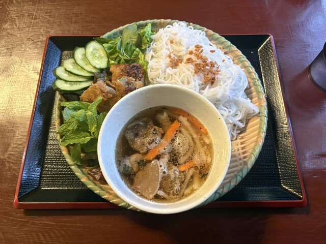 Mẹ Bánh Mì & Phở