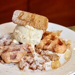 シガン 生サムギョプサル専門店 - クロッフル Lotasクッキー×メープルシロップ
