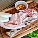 シガン 生サムギョプサル専門店 - 4種の部位食べ比べセット
