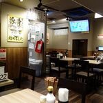 焼鳥日高 - 店の奥のテーブル席
