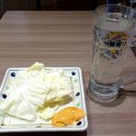 焼鳥日高 - 「ウォッカソーダ割り」（310円）と「生キャベツ（味噌マヨ）」（190円）