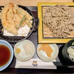 天丼てんや - 料理写真:てんやの天ぷらと薮そば940円