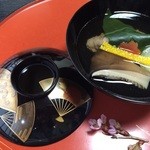 つる幸 - 器も素晴らしいので蓋の写真も撮りました。