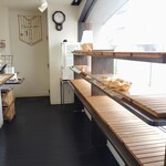 こりっくベーカリー - 12時過ぎの店内は売切れ間近