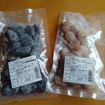 押野商店 - 左「そら豆」(小)350円、右「白花豆」(小)250円