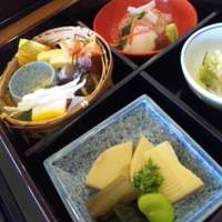 京都吉兆 松花堂店 - 手前が地元八幡産のたけのこ（初物）