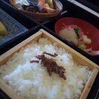 京都吉兆 松花堂店 - 漬物をどかして（笑）ごはんをＩＮ