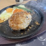 クマと太陽 - 料理写真:ふっくらでかなり丸っこいハンバーグ