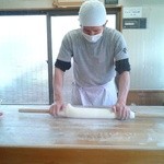 手打ち讃岐うどん　雲海 - 打ってます