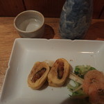 Yakitori Torimasa - お通し（500円）：う巻き、えびサラダ