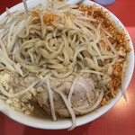 千里眼 - ラーメン(ニンニク、つけあぶら、からあげトッピング)のアップ