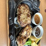 ビッグボーイ - 料理写真:ハンバーグとチキンソテー