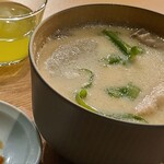 小料理屋 永山 - ②ほくほく野菜の豆乳豚汁(豚肉&大根&人参&牛蒡&薩摩芋&蒟蒻&小松菜&葱入り)
豆乳ベースなので優しい旨みと穏やかなコクがあり、強過ぎない濃さがまた良いですね
