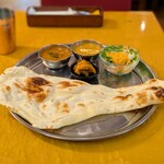アジアンビストロ ローカル - Bセット(チキンカレー･キーマカレーを選択)
