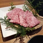 牛舞 ホルモン焼肉酒場 - 黒毛和牛ウチハラミ（小）