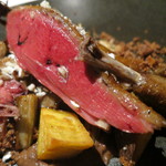 ライラ - 仏ランド産ピジョン ドラジェ 内臓と根セロリのピューレ ゴボウ サツマイモ