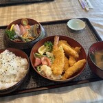 たる平 - ひょうたん弁当1600円＋ご飯大盛り100円