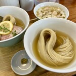 ユナイテッド ヌードル アメノオト - 昆布水つけめん 塩 麺増し+200g 海老わんたん