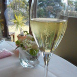 レストラン プランデルブ北鎌倉 - グラスシャンパン