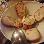 ビストロ ロジウラ - 「グリーンアスパラとサーモンのタルタル　温泉卵 」