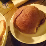 ビストロ ロジウラ - 「グリュイエルチーズ ～自家製パン ～」 ３２４円