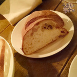 ビストロ ロジウラ - 「グリュイエルチーズ ～自家製パン ～」 ３２４円