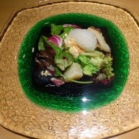 新月 - 綺麗な器盛られたサラダです